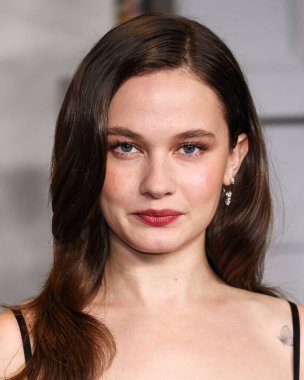 Amerikalı aktris ve şarkıcı Cailee Spaeny, Netflix 'in' Wake Up Dead Man: A Knives Out Mystery 'adlı filminin Los Angeles Premiere' ine 17 Kasım 2025 'de Los Angeles' taki Museum Row, Miracle Mile 'da düzenlenen Akademi Film Müzesi' ne geldi.      