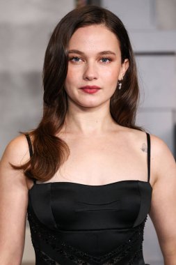 Amerikalı aktris ve şarkıcı Cailee Spaeny, Netflix 'in' Wake Up Dead Man: A Knives Out Mystery 'adlı filminin Los Angeles Premiere' ine 17 Kasım 2025 'de Los Angeles' taki Museum Row, Miracle Mile 'da düzenlenen Akademi Film Müzesi' ne geldi.      