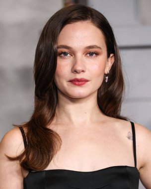 Amerikalı aktris ve şarkıcı Cailee Spaeny, Netflix 'in' Wake Up Dead Man: A Knives Out Mystery 'adlı filminin Los Angeles Premiere' ine 17 Kasım 2025 'de Los Angeles' taki Museum Row, Miracle Mile 'da düzenlenen Akademi Film Müzesi' ne geldi.      