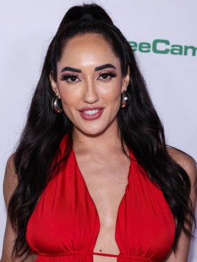 Chloe Amour (Chloe Michelle), 20 Kasım 2025 tarihinde AVALON Hollywood ve Bardot 'ta düzenlenen 2026 AVN Ödülleri Adaylık Partisi' ne katılır..