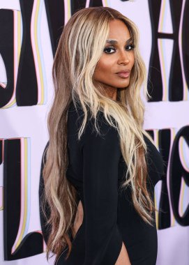 Amerikalı şarkıcı, söz yazarı ve dansçı Ciara Princess Harris Wilson, 21 Kasım 2025 tarihinde Beverly Hills, Los Angeles, Kaliforniya 'da düzenlenen 4. Geleneksel Femme It Forward' Give Her FlowHERS 'Ödül Galası' na geldi.   