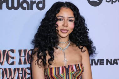 Christian Dior SS02 RTW giyen Amerikalı şarkıcı ve söz yazarı Mariah the Scientist (Mariah Amani Buckles), 21 Kasım 2025 'te Beverly Hilton Hotel' de düzenlenen 4.   