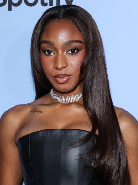 Amerikalı şarkıcı Normani Kordei Hamilton, 21 Kasım 2025 'te Beverly Hilton Oteli' nde düzenlenen 4. Geleneksel Femme It Forward 'Give her FlowHERS' ödül galasına geldi..    