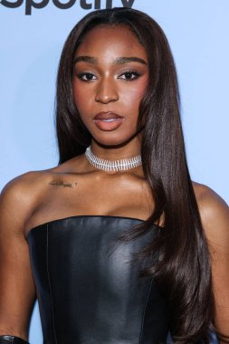 Amerikalı şarkıcı Normani Kordei Hamilton, 21 Kasım 2025 'te Beverly Hilton Oteli' nde düzenlenen 4. Geleneksel Femme It Forward 'Give her FlowHERS' ödül galasına geldi..    