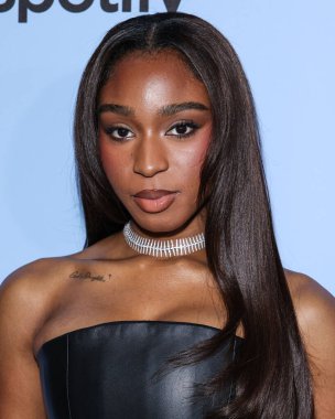 Amerikalı şarkıcı Normani Kordei Hamilton, 21 Kasım 2025 'te Beverly Hilton Oteli' nde düzenlenen 4. Geleneksel Femme It Forward 'Give her FlowHERS' ödül galasına geldi..    