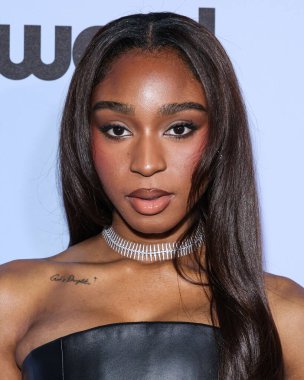 Amerikalı şarkıcı Normani Kordei Hamilton, 21 Kasım 2025 'te Beverly Hilton Oteli' nde düzenlenen 4. Geleneksel Femme It Forward 'Give her FlowHERS' ödül galasına geldi..    