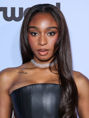 Amerikalı şarkıcı Normani Kordei Hamilton, 21 Kasım 2025 'te Beverly Hilton Oteli' nde düzenlenen 4. Geleneksel Femme It Forward 'Give her FlowHERS' ödül galasına geldi..    