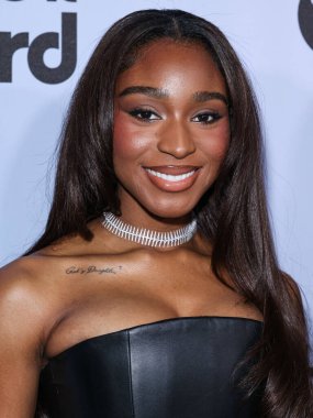 Amerikalı şarkıcı Normani Kordei Hamilton, 21 Kasım 2025 'te Beverly Hilton Oteli' nde düzenlenen 4. Geleneksel Femme It Forward 'Give her FlowHERS' ödül galasına geldi..    