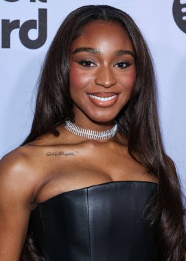 Amerikalı şarkıcı Normani Kordei Hamilton, 21 Kasım 2025 'te Beverly Hilton Oteli' nde düzenlenen 4. Geleneksel Femme It Forward 'Give her FlowHERS' ödül galasına geldi..    