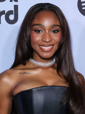 Amerikalı şarkıcı Normani Kordei Hamilton, 21 Kasım 2025 'te Beverly Hilton Oteli' nde düzenlenen 4. Geleneksel Femme It Forward 'Give her FlowHERS' ödül galasına geldi..    