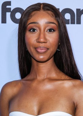 Santi Rabbani, 21 Kasım 2025 'te Beverly Hilton Oteli' nde düzenlenen 4. Geleneksel Femme It Forward 'Give her FlowHERS' ödül galasına geldi..     