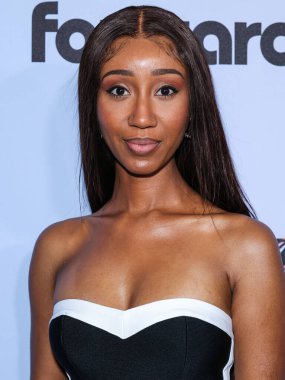 Santi Rabbani, 21 Kasım 2025 'te Beverly Hilton Oteli' nde düzenlenen 4. Geleneksel Femme It Forward 'Give her FlowHERS' ödül galasına geldi..     