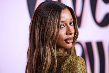 Amerikalı şarkıcı ve söz yazarı Victoria Monet (Victoria Mont), 21 Kasım 2025 'te Beverly Hilton Hotel' de düzenlenen 4. Geleneksel Femme It Forward 'Give her FlowHERS' Ödül Galasına geldi.      