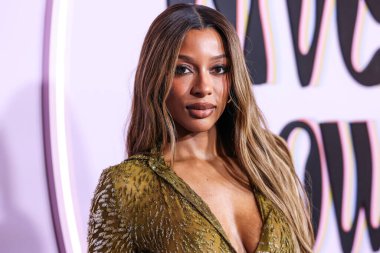 Amerikalı şarkıcı ve söz yazarı Victoria Monet (Victoria Mont), 21 Kasım 2025 'te Beverly Hilton Hotel' de düzenlenen 4. Geleneksel Femme It Forward 'Give her FlowHERS' Ödül Galasına geldi.      