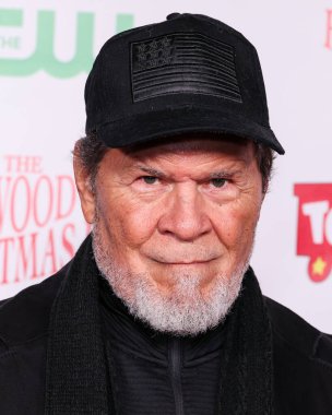 Amerikalı aktör ve şarkıcı A Martinez, Hollywood Bulvarı 'nda 30 Kasım 2025' te Hollywood, Los Angeles, Kaliforniya 'da düzenlenen Oyuncak Donanma Oyuncaklarını Desteklemek İçin Büyük Mareşal Luke Wilson' ın katıldığı 93.