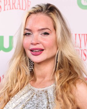 Grace Field, Hollywood Bulvarı 'nda 30 Kasım 2025' te Hollywood, Los Angeles, Kaliforniya, ABD 'de düzenlenen Büyük Mareşal Luke Wilson' ın Donanma Oyuncaklarını Desteklemek İçin düzenlediği 93..    