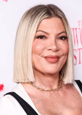 Amerikalı aktris, yazar ve televizyon karakteri Tori Spelling, Hollywood 'da 30 Kasım 2025 tarihinde Hollywood Bulvarı' nda düzenlenen Büyük Mareşal Luke Wilson Donanma Oyuncaklarını Desteklemek İçin Hollywood 'da düzenlenen 93.   