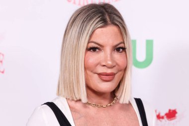 Amerikalı aktris, yazar ve televizyon karakteri Tori Spelling, Hollywood 'da 30 Kasım 2025 tarihinde Hollywood Bulvarı' nda düzenlenen Büyük Mareşal Luke Wilson Donanma Oyuncaklarını Desteklemek İçin Hollywood 'da düzenlenen 93.   