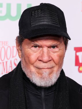 Amerikalı aktör ve şarkıcı A Martinez, Hollywood Bulvarı 'nda 30 Kasım 2025' te Hollywood, Los Angeles, Kaliforniya 'da düzenlenen Oyuncak Donanma Oyuncaklarını Desteklemek İçin Büyük Mareşal Luke Wilson' ın katıldığı 93.