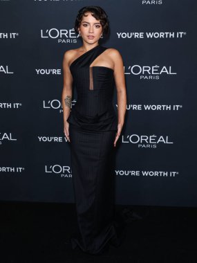 Amerikalı aktris ve şarkıcı Isabela Moner Merced, 20. Geleneksel L 'Oreal Paris' in Değerli Kadınları 2025 Akademi Sinema Müzesi 'ni 2 Aralık 2025' te Müze Sırası, Mucize Mil Mile, Los Angeles, Kaliforniya 'da düzenledi.  