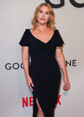 Zac Posen elbise giyen İngiliz aktris Kate Winslet, Netflix 'in 8 Aralık 2025' te New York, New York, ABD 'deki The Whitby Hotel' de düzenlenen 'Goodbye June' adlı özel gösterimine geldi.. 