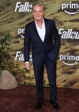Zegna giyen Amerikalı aktör Kyle MacLachlan, 8 Aralık 2025 'te Müze Row, Miracle Mile, Los Angeles, Kaliforniya' da gerçekleştirilen Amazon Prime Video 'nun' Radyoaktif Serpinti 'ikinci sezonuna geldi.