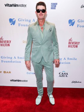 Amerikalı şarkıcı, söz yazarı ve müzik yapımcısı Robin Thicke, 11 Aralık 2025 'te Beverly Hilton Hotel' de düzenlenen Giving A Smile Foundation İIk Gala 2025 'e geldi..