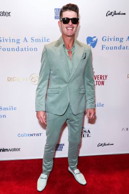 Amerikalı şarkıcı, söz yazarı ve müzik yapımcısı Robin Thicke, 11 Aralık 2025 'te Beverly Hilton Hotel' de düzenlenen Giving A Smile Foundation İIk Gala 2025 'e geldi..