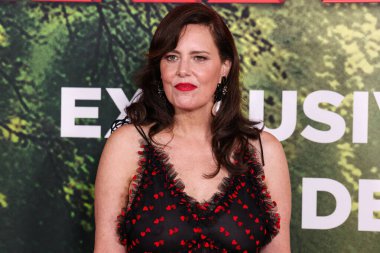 İngiliz-Amerikan aktris, ressam ve çocuk kitabı yazarı Ione Skye, 13 Aralık 2025 'te Los Angeles' ta Kasa tarafından StILE Downtown Los Angeles 'taki United Theater' da düzenlenen Columbia Pictures 'Anaconda' nın dünya prömiyerine geldi.  