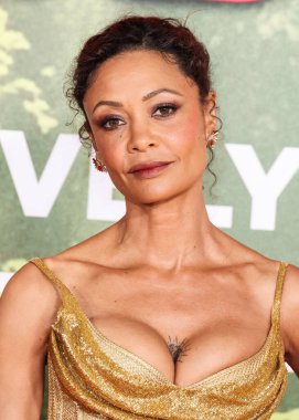 İngiliz aktris ve aktivist Thandiwe Newton (Thandie Newton), 13 Aralık 2025 'te Los Angeles' ta Kasa tarafından, Broadway 'deki The United Theater at STILE Downtown Los Angeles' ta düzenlenen Columbia Pictures 'Anaconda' nın dünya prömiyerine geldi.   