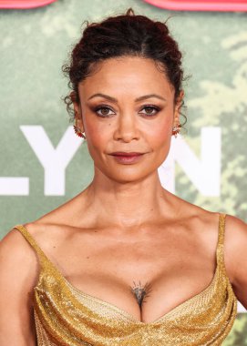 İngiliz aktris ve aktivist Thandiwe Newton (Thandie Newton), 13 Aralık 2025 'te Los Angeles' ta Kasa tarafından, Broadway 'deki The United Theater at STILE Downtown Los Angeles' ta düzenlenen Columbia Pictures 'Anaconda' nın dünya prömiyerine geldi.   