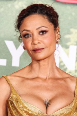 İngiliz aktris ve aktivist Thandiwe Newton (Thandie Newton), 13 Aralık 2025 'te Los Angeles' ta Kasa tarafından, Broadway 'deki The United Theater at STILE Downtown Los Angeles' ta düzenlenen Columbia Pictures 'Anaconda' nın dünya prömiyerine geldi.   