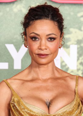İngiliz aktris ve aktivist Thandiwe Newton (Thandie Newton), 13 Aralık 2025 'te Los Angeles' ta Kasa tarafından, Broadway 'deki The United Theater at STILE Downtown Los Angeles' ta düzenlenen Columbia Pictures 'Anaconda' nın dünya prömiyerine geldi.   