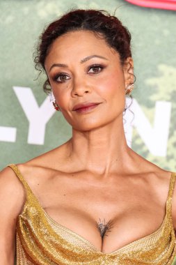 İngiliz aktris ve aktivist Thandiwe Newton (Thandie Newton), 13 Aralık 2025 'te Los Angeles' ta Kasa tarafından, Broadway 'deki The United Theater at STILE Downtown Los Angeles' ta düzenlenen Columbia Pictures 'Anaconda' nın dünya prömiyerine geldi.   