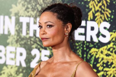 İngiliz aktris ve aktivist Thandiwe Newton (Thandie Newton), 13 Aralık 2025 'te Los Angeles' ta Kasa tarafından, Broadway 'deki The United Theater at STILE Downtown Los Angeles' ta düzenlenen Columbia Pictures 'Anaconda' nın dünya prömiyerine geldi.   