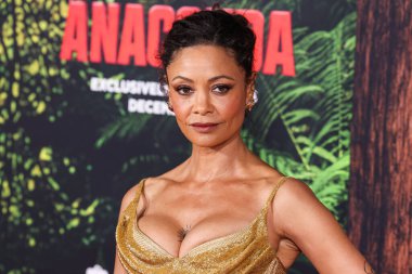 İngiliz aktris ve aktivist Thandiwe Newton (Thandie Newton), 13 Aralık 2025 'te Los Angeles' ta Kasa tarafından, Broadway 'deki The United Theater at STILE Downtown Los Angeles' ta düzenlenen Columbia Pictures 'Anaconda' nın dünya prömiyerine geldi.   