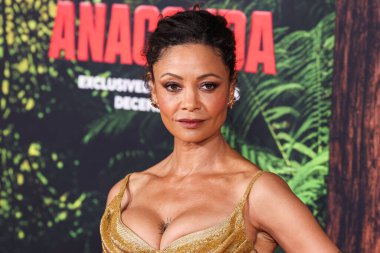 İngiliz aktris ve aktivist Thandiwe Newton (Thandie Newton), 13 Aralık 2025 'te Los Angeles' ta Kasa tarafından, Broadway 'deki The United Theater at STILE Downtown Los Angeles' ta düzenlenen Columbia Pictures 'Anaconda' nın dünya prömiyerine geldi.   