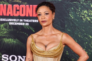 İngiliz aktris ve aktivist Thandiwe Newton (Thandie Newton), 13 Aralık 2025 'te Los Angeles' ta Kasa tarafından, Broadway 'deki The United Theater at STILE Downtown Los Angeles' ta düzenlenen Columbia Pictures 'Anaconda' nın dünya prömiyerine geldi.   