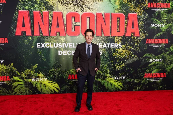 Amerikalı aktör, yapımcı ve senarist Paul Rudd, 13 Aralık 2025 'te Los Angeles, Los Angeles' ta Kasa tarafından Broadway 'deki The United Theater at STILE Downtown Los Angeles' ta düzenlenen Columbia Pictures 'Anaconda' nın dünya prömiyerine geldi.   