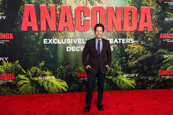 Amerikalı aktör, yapımcı ve senarist Paul Rudd, 13 Aralık 2025 'te Los Angeles, Los Angeles' ta Kasa tarafından Broadway 'deki The United Theater at STILE Downtown Los Angeles' ta düzenlenen Columbia Pictures 'Anaconda' nın dünya prömiyerine geldi.   