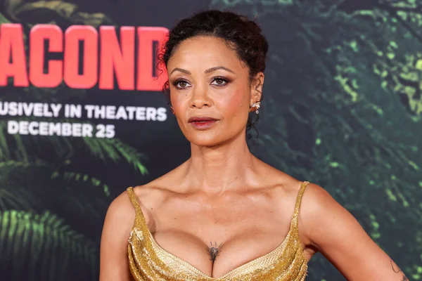 İngiliz aktris ve aktivist Thandiwe Newton (Thandie Newton), 13 Aralık 2025 'te Los Angeles' ta Kasa tarafından, Broadway 'deki The United Theater at STILE Downtown Los Angeles' ta düzenlenen Columbia Pictures 'Anaconda' nın dünya prömiyerine geldi.   
