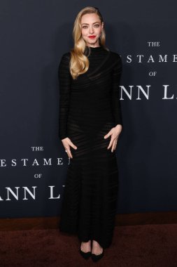 Amerikalı aktris Amanda Seyfried, 14 Aralık 2025 'te Hollywood, Los Angeles' taki Sinema Sanatları ve Bilimleri Akademisi 'nde düzenlenen 