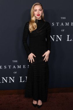 Amerikalı aktris Amanda Seyfried, 14 Aralık 2025 'te Hollywood, Los Angeles' taki Sinema Sanatları ve Bilimleri Akademisi 'nde düzenlenen 