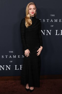 Amerikalı aktris Amanda Seyfried, 14 Aralık 2025 'te Hollywood, Los Angeles' taki Sinema Sanatları ve Bilimleri Akademisi 'nde düzenlenen 