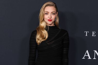 Amerikalı aktris Amanda Seyfried, 14 Aralık 2025 'te Hollywood, Los Angeles' taki Sinema Sanatları ve Bilimleri Akademisi 'nde düzenlenen 