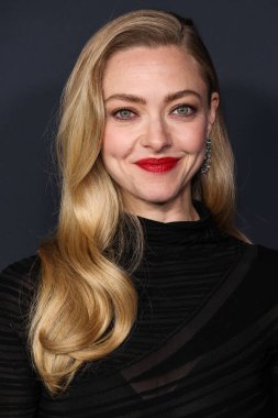 Amerikalı aktris Amanda Seyfried, 14 Aralık 2025 'te Hollywood, Los Angeles' taki Sinema Sanatları ve Bilimleri Akademisi 'nde düzenlenen 
