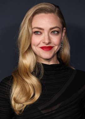 Amerikalı aktris Amanda Seyfried, 14 Aralık 2025 'te Hollywood, Los Angeles' taki Sinema Sanatları ve Bilimleri Akademisi 'nde düzenlenen 