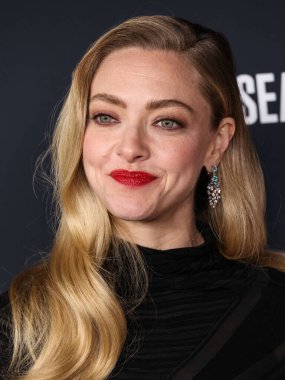 Amerikalı aktris Amanda Seyfried, 14 Aralık 2025 'te Hollywood, Los Angeles' taki Sinema Sanatları ve Bilimleri Akademisi 'nde düzenlenen 