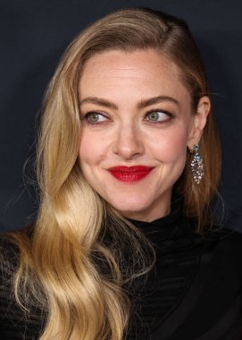 Amerikalı aktris Amanda Seyfried, 14 Aralık 2025 'te Hollywood, Los Angeles' taki Sinema Sanatları ve Bilimleri Akademisi 'nde düzenlenen 