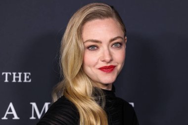 Amerikalı aktris Amanda Seyfried, 14 Aralık 2025 'te Hollywood, Los Angeles' taki Sinema Sanatları ve Bilimleri Akademisi 'nde düzenlenen 